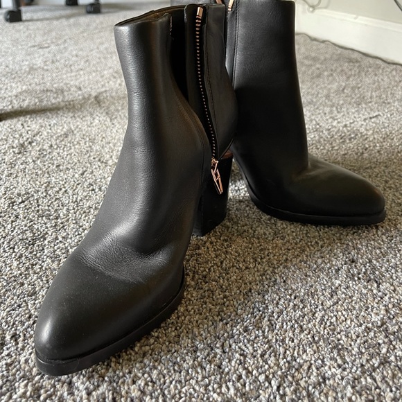 ALEXANDER WANG
Anna Block-Heel Leather Booties - Picture 2 of 4